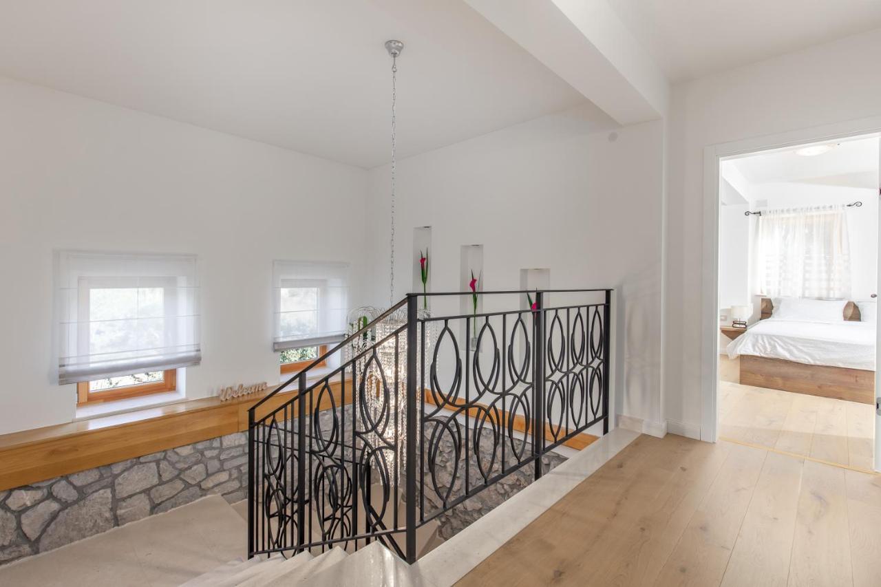 Villa Laura Vrh  Zewnętrze zdjęcie